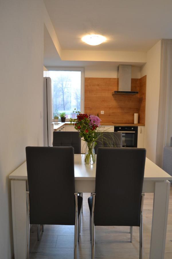 Elegant Escape Apartment II - City Centre Братислава Екстериор снимка