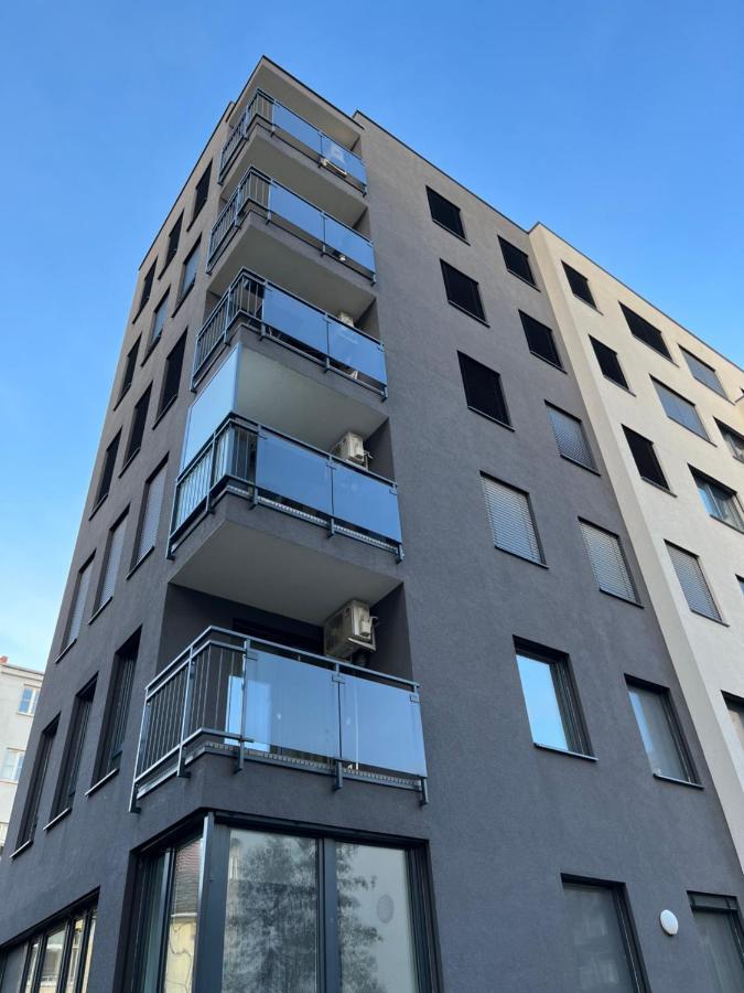 Elegant Escape Apartment II - City Centre Братислава Екстериор снимка