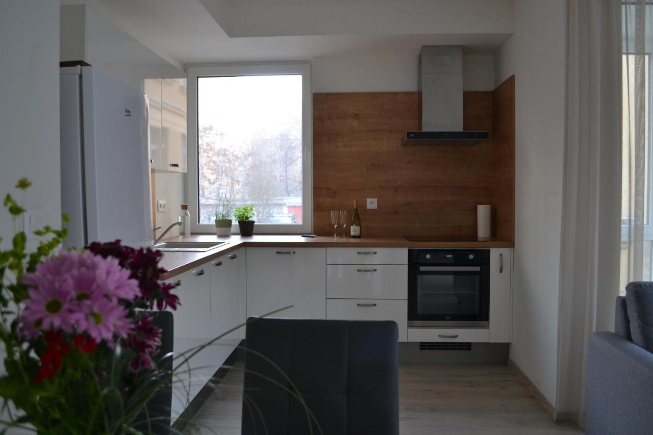 Elegant Escape Apartment II - City Centre Братислава Екстериор снимка