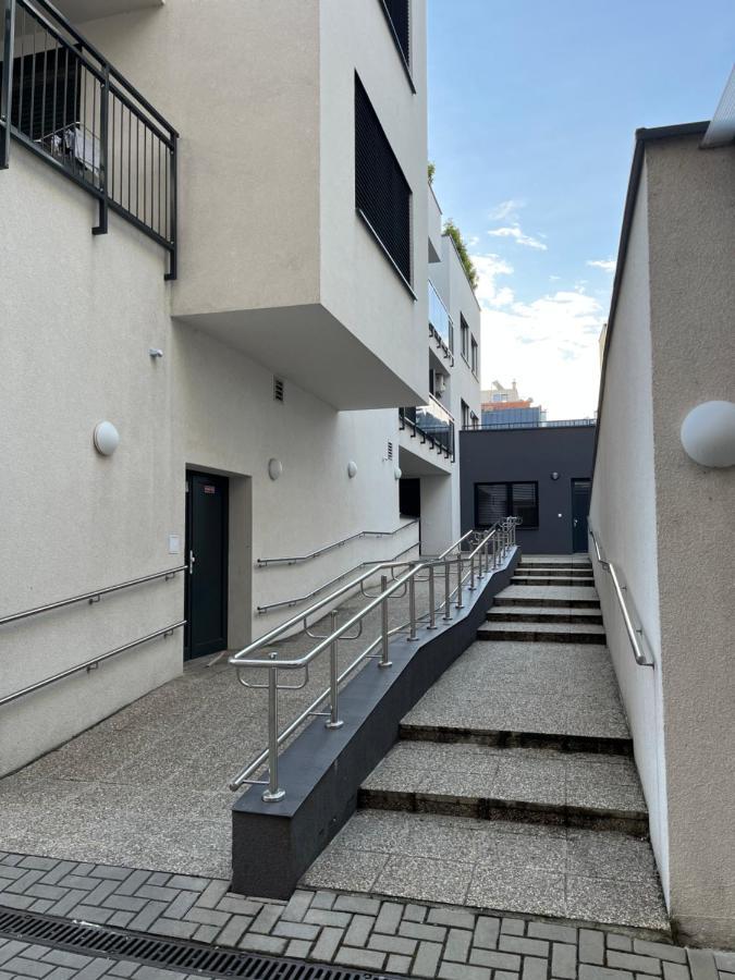 Elegant Escape Apartment II - City Centre Братислава Екстериор снимка