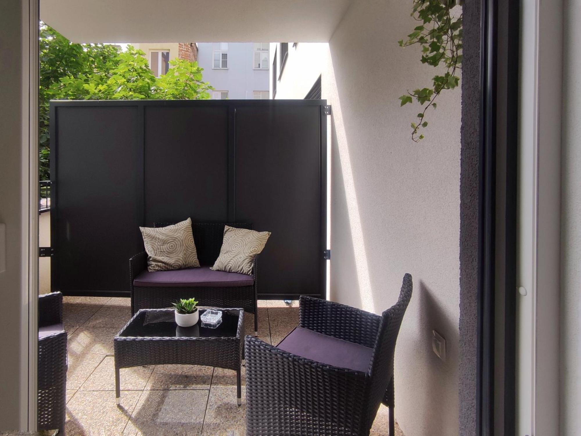 Elegant Escape Apartment II - City Centre Братислава Екстериор снимка